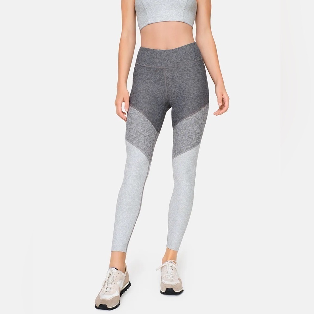 Outdoor Voices Springs 7/8 Legging size XS grey and white sculpting compression
